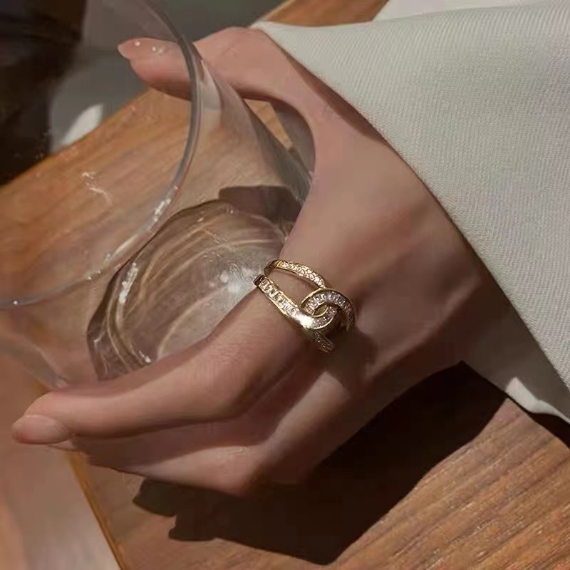 Tindra - Knotted Elegant Ring