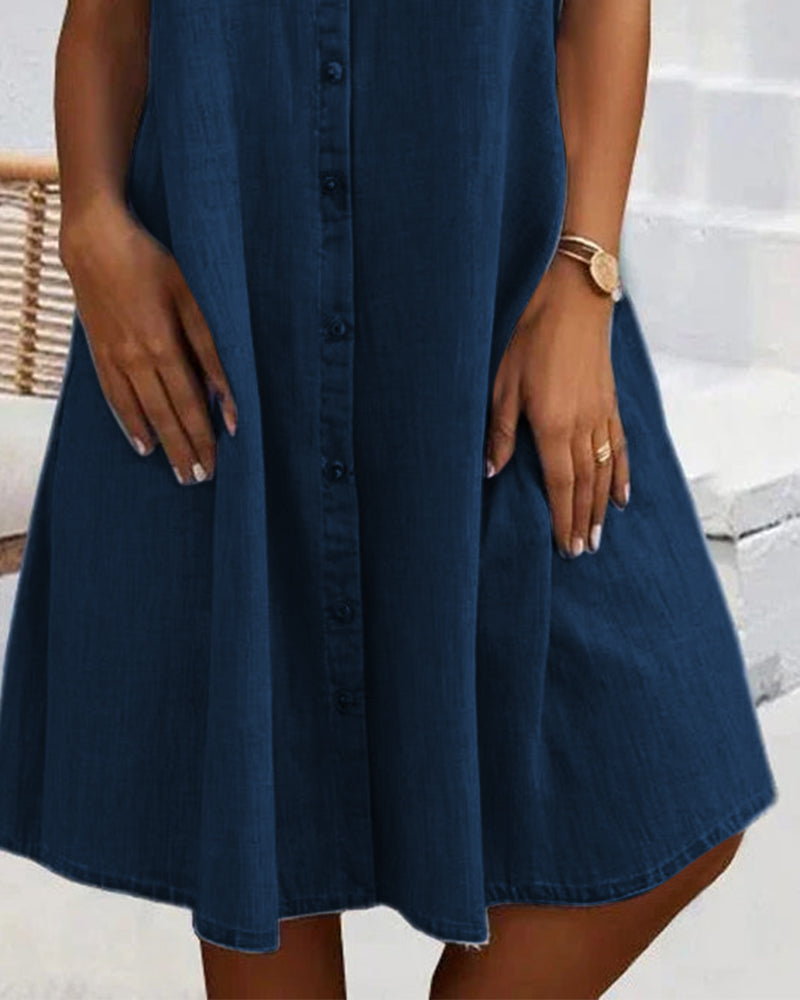 Elegant vintage dress with short sleeves, collar, and buttons