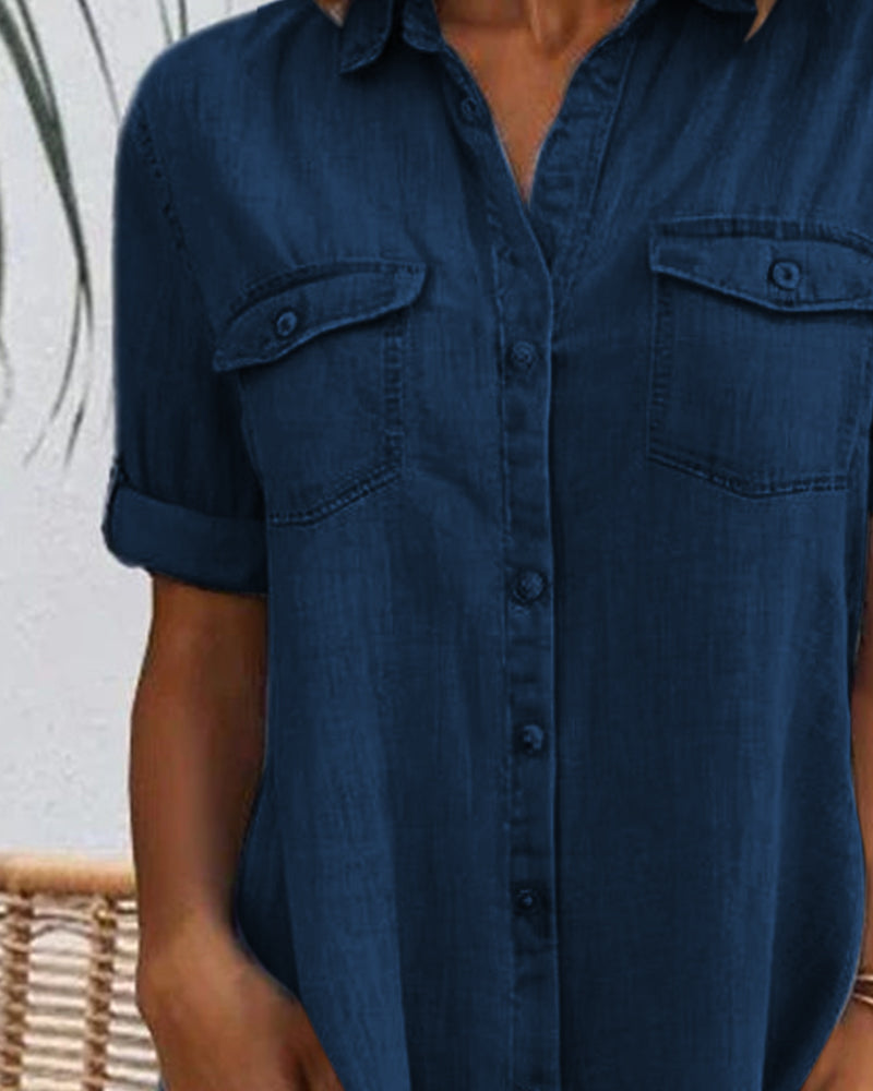 Elegant vintage dress with short sleeves, collar, and buttons