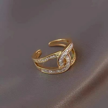 Tindra -  Knotted Elegant Ring