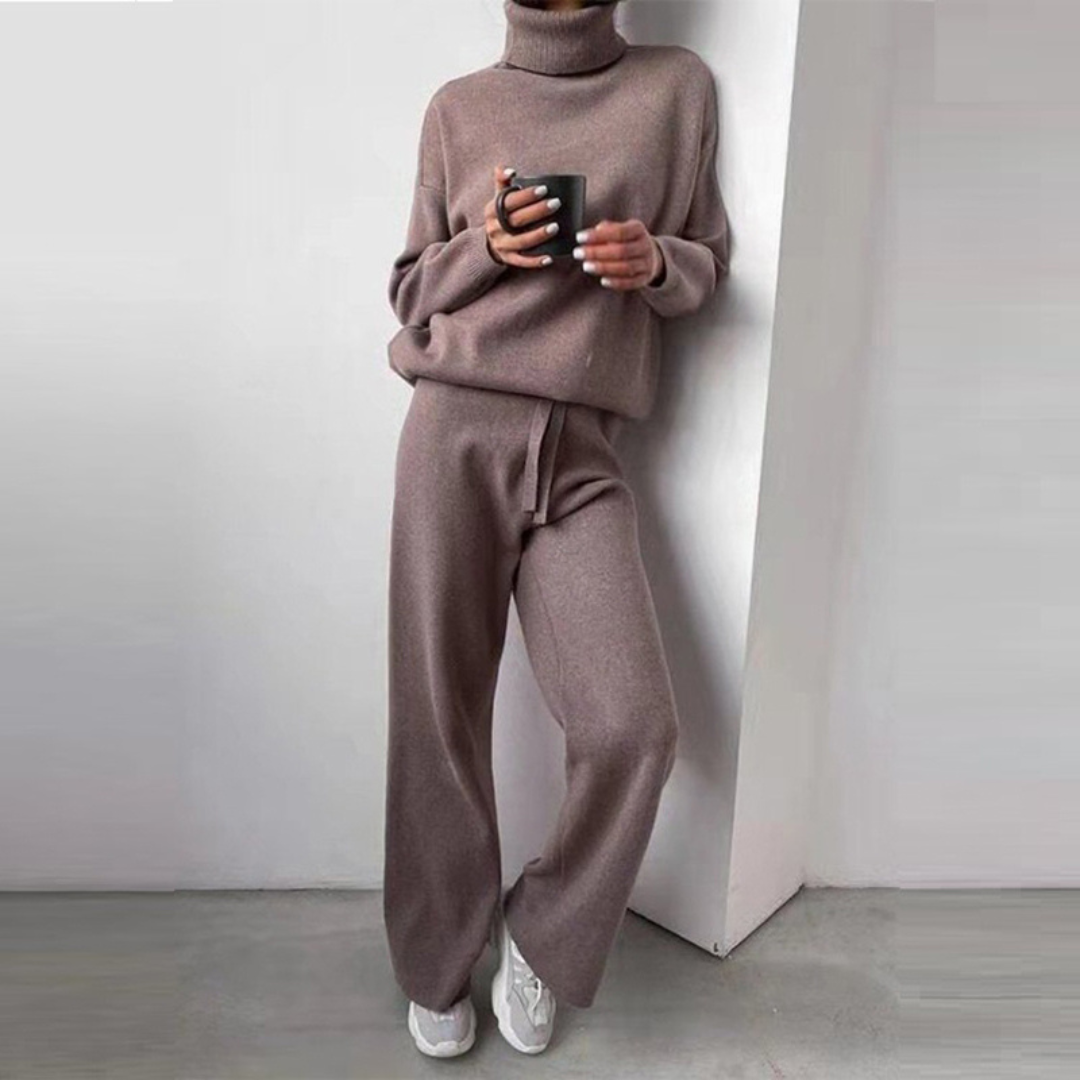 Two-Piece Set – Turtleneck & Long Pants