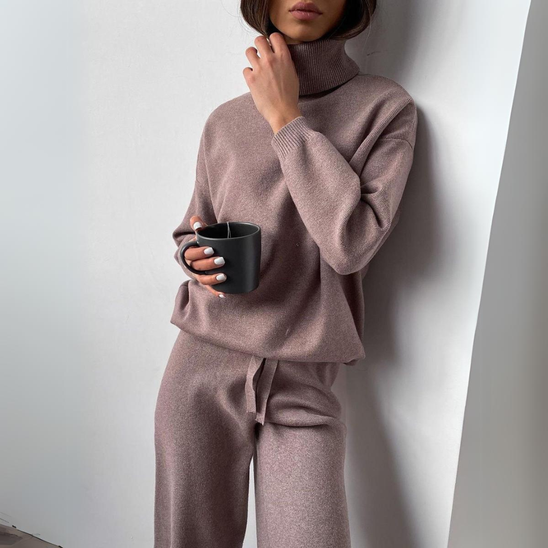 Two-Piece Set – Turtleneck & Long Pants