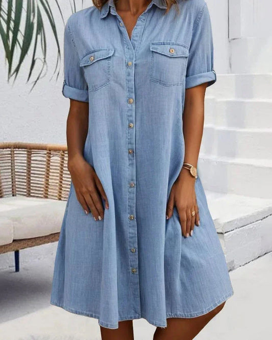 Elegant vintage dress with short sleeves, collar, and buttons