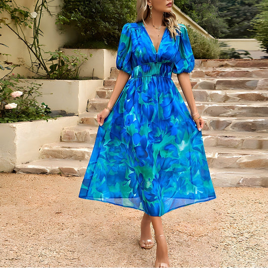 Charming dress with V-neck