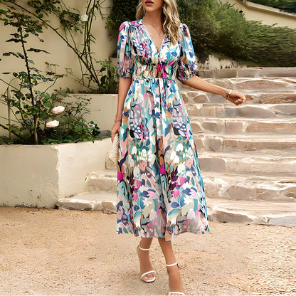 Charming dress with V-neck